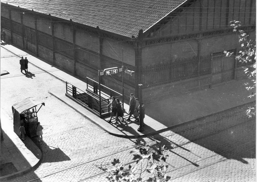 Parada de Metro junto al Mercat de Hostafrancs, 1926